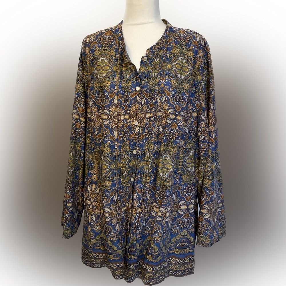 Catherine’s Convertible Long or 3/4 Sleeve Blue Patterned Button Down